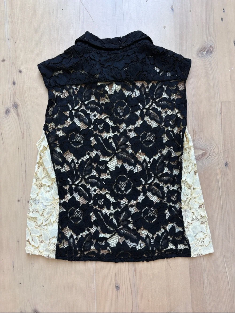 Sandro Black & Cream Floral Lace Sleeveless Button Down Top - Large - Picture 4 of 8